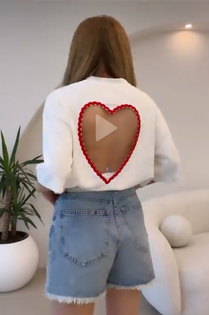 Temonica Sırtı Kalp Kesimli Oversize Tişört